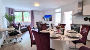 Beauty and Beast 24h-Check-in, 6 Pers, Klima, Massageliege