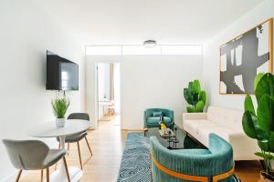 444-3F Newly renovated 1BR in Hell's Kitchen - Apartments, New York