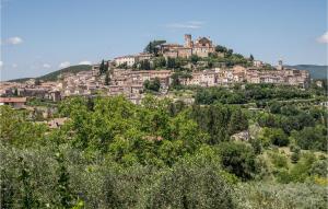 Lovely Home In Amelia With Kitchen
