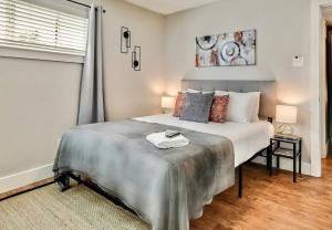 Global Cup Hello Gorgeous Flat near Downtown!