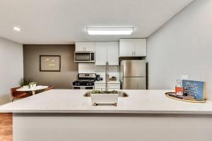 Global Cup Hello Gorgeous Flat near Downtown!