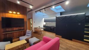 The Cedarwoods - luxury for up to 5 and your woof!