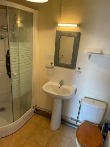 Maisons de vacances Lovely French Farmhouse with Private Swimming Pool : photos des chambres