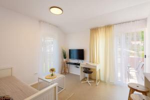 Apartmani Mostina near river