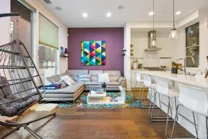 Chic Silver Lake Oasis with Breathtaking City Skyline Views, Private Rooftop & Garage - Glendale