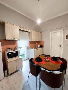 21st Street Comfy Studio