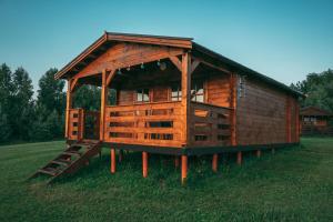 Šeimos Namelis Adomo Sodyboje prie ežero 35 km nuo Vilniaus šalia Dubingių