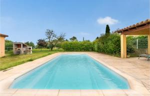 Maisons de vacances Beautiful Home In Saint-theodorit With Outdoor Swimming Pool, Wifi And 2 Bedrooms 2 : photos des chambres