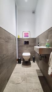 The Cedarwoods - luxury for up to 5 and your woof!