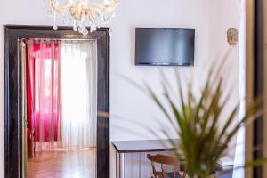 North wall apartment