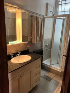 Departamento 2 dormitorios amplio Downtown Cochera opcional