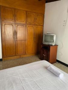 CASA FAMILIAR AMPLIA MUY FRESCA