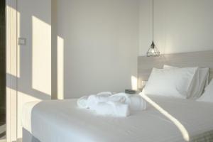 Sky-High Central Penthouse w. Stunning Views - 01