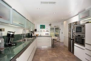 Appartements SUPERBE APPARTEMENT AVEC PISCINE PRIVATIVE : photos des chambres