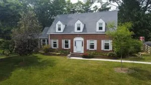 Riverside Home - Ennice