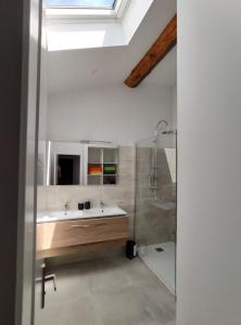 Appartements ColorChic 3 etoiles - Parking Prive Terrasse Clim - 120m2 Plein centre : photos des chambres