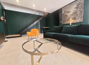 Appartements ColorChic 3 etoiles - Parking Prive Terrasse Clim - 120m2 Plein centre : photos des chambres