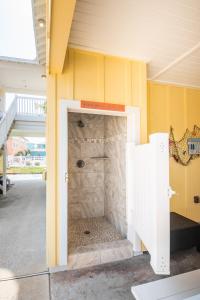 Sandy Craic- Elevator! Overlooking Community Pool!