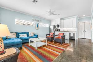Sandy Craic- Elevator! Overlooking Community Pool!