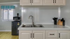 White Cliffs Self Contained Cabin Accommodation