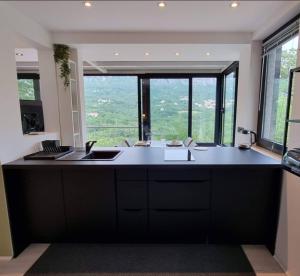 Amazing Sea-Mountain Valley View House with 3 Terraces and Huge Chill Gardens, 5min from the Sea!