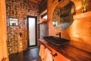 Casita boutique con tina exterior