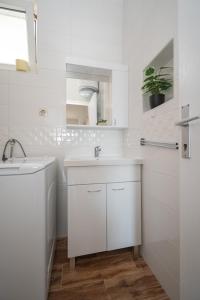 Apartments with parking space Povljana, Pag - 11516