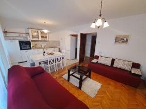 Apartments with parking space Novi Vinodolski - 2423