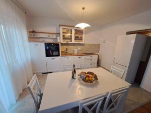 Apartments with parking space Novi Vinodolski - 2423