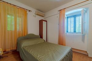 Triple Room with Terrace room in Apartments and rooms with parking space Lastovo - 13678