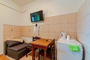 Apartments and rooms with WiFi Lastovo - 13678