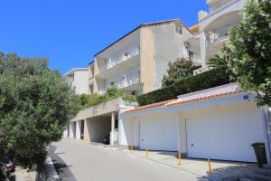 Apartments by the sea Brela, Makarska - 20598 