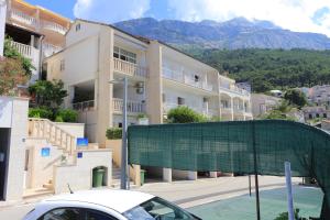 Apartments by the sea Brela, Makarska - 20598 