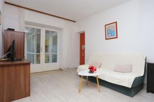 Apartments by the sea Brela, Makarska - 20598