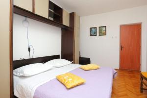 Apartments by the sea Brela, Makarska - 20598