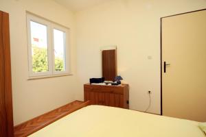 Family-friendly apartments with swimming pool Kneza, Korcula - 9720