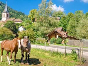 Maisons de vacances Chalet en Rondins Au Coeur de la Nature avec Confort Moderne pres de Strasbourg - FR-1-589-228 : photos des chambres