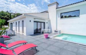 Maisons de vacances Beautiful Home In Les Adrets-de-lestre With Outdoor Swimming Pool, Wifi And 5 Bedrooms : photos des chambres