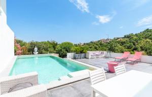 Maisons de vacances Beautiful Home In Les Adrets-de-lestre With Outdoor Swimming Pool, Wifi And 5 Bedrooms : photos des chambres