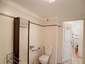 Appartement F2 Climatisé avec Terrasse et Parking - Proche Centre et Thermes, Lamalou-les-Bains - FR-1-451-134