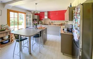 Maisons de vacances Awesome Home In Loire Authion With Heated Swimming Pool, Private Swimming Pool And 5 Bedrooms : photos des chambres