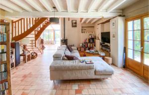 Maisons de vacances Awesome Home In Loire Authion With Heated Swimming Pool, Private Swimming Pool And 5 Bedrooms : photos des chambres