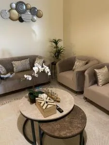 شقة فندقية غرفتين نوم وغرفة معيشة ومدخل خاص وباركنج سيارة - Al Fuwayliq