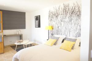B&B / Chambres d'hotes Mas Lou Caloun - Chambre d'Hote face a la piscine en Camargue - Les Saintes Maries de la Mer : photos des chambres