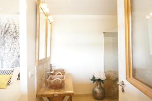 B&B / Chambres d'hotes Mas Lou Caloun - Chambre d'Hote face a la piscine en Camargue - Les Saintes Maries de la Mer : photos des chambres