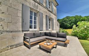 Maisons de vacances Beautiful Home In Arthenac With Wifi, Heated Swimming Pool And Swimming Pool : photos des chambres