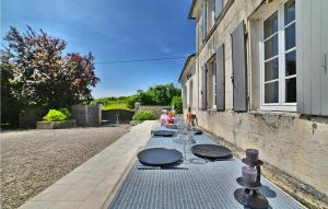 Maisons de vacances Beautiful Home In Arthenac With Wifi, Heated Swimming Pool And Swimming Pool : photos des chambres