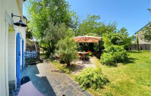 Maisons de vacances Awesome Home In Loire Authion With Heated Swimming Pool, Private Swimming Pool And 5 Bedrooms : photos des chambres