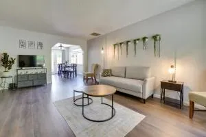 Centrally Located Reno Retreat with Patio and Yard - 弗吉尼亚城