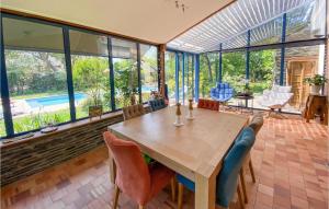 Maisons de vacances Awesome Home In Loire Authion With Heated Swimming Pool, Private Swimming Pool And 5 Bedrooms : photos des chambres